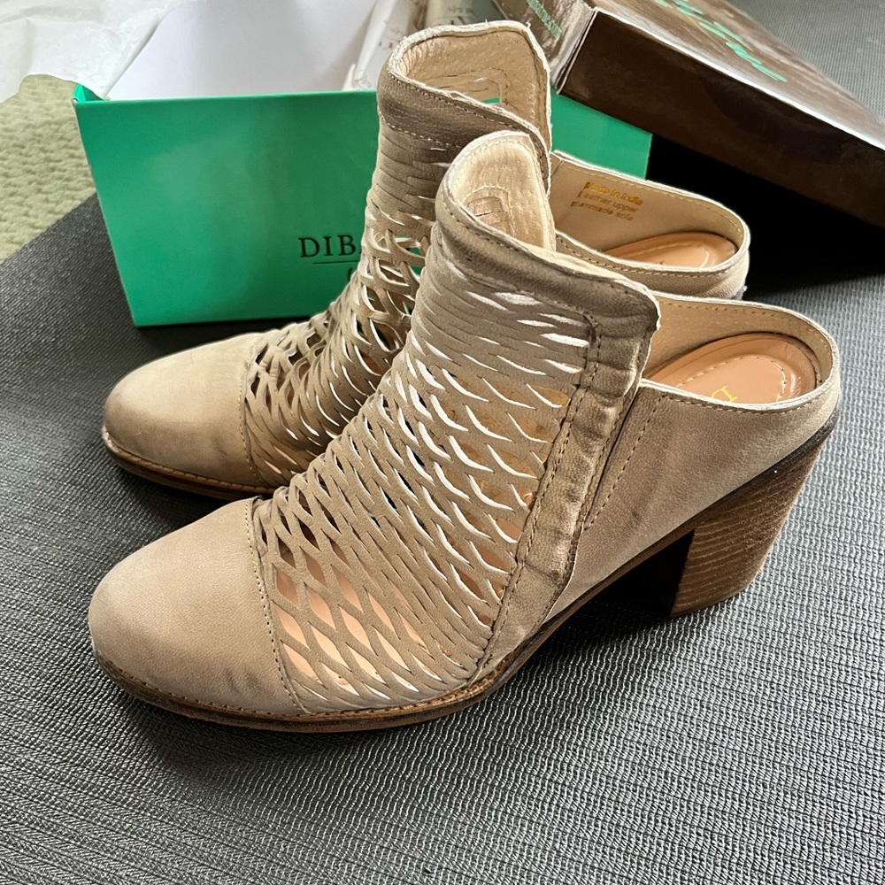 Diba True Landing Crew mules in stone leather